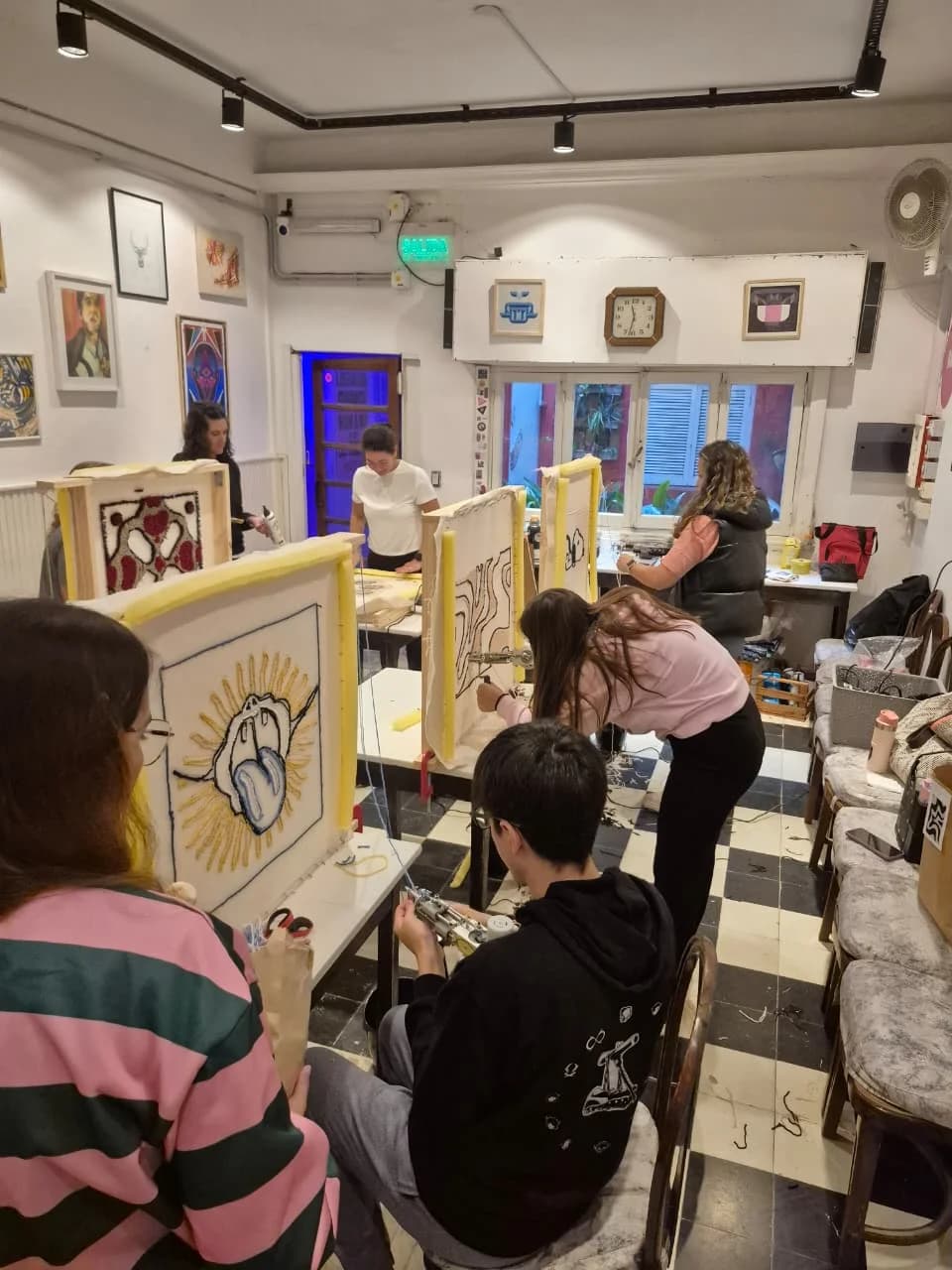 Aprender tufting en persona — taller presencial Maxitufting